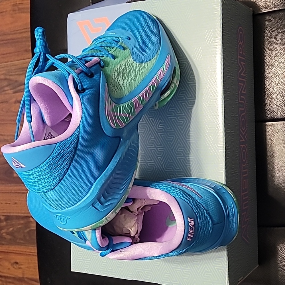 Nike Blue and Purple Athletic Shoes - Picture 5 of 6